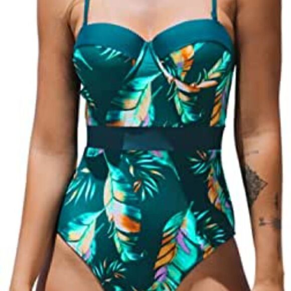 Beautiful Cupshe Swimsuit - Picture 2 of 8